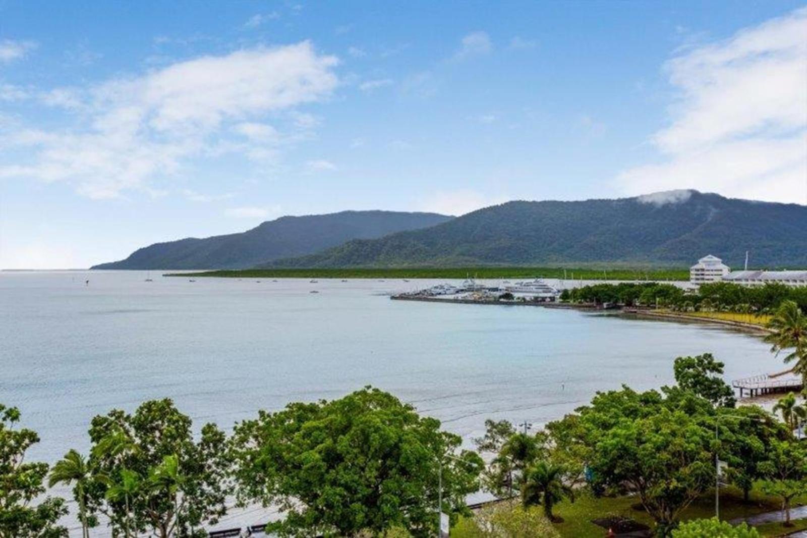 Apartment Ocean View In Aquarius Cairns